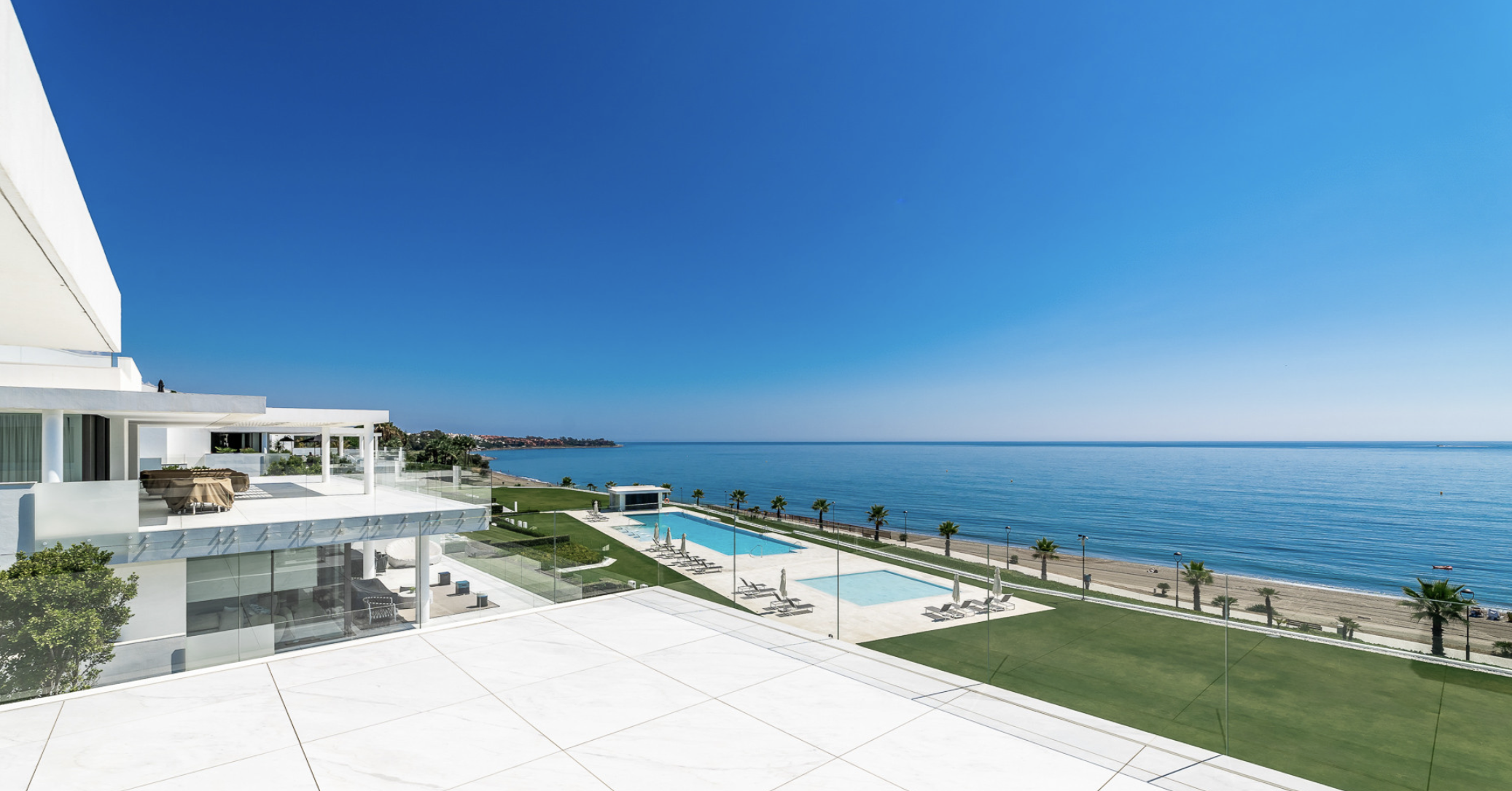 Frontline beach appartment in Puerto Banús, Marbella : a Luxury Condominium  for Sale - Marbella, Málaga Property ID:1873